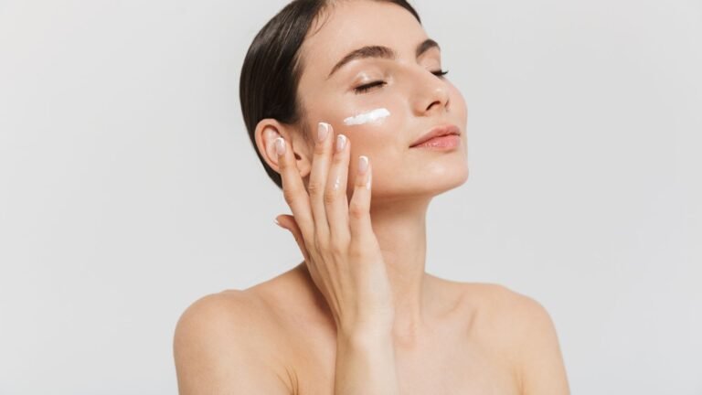 The Easy Beginner Guide on How to Use Retinol